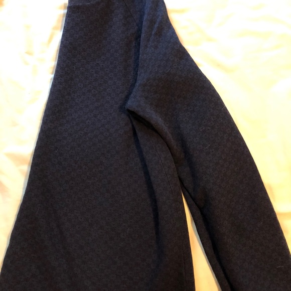 Light weight black sweater - Picture 2 of 3